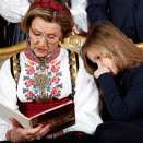 Queen Sonja reading fairy tales (Photo: Lise Åserud, Scanpix)